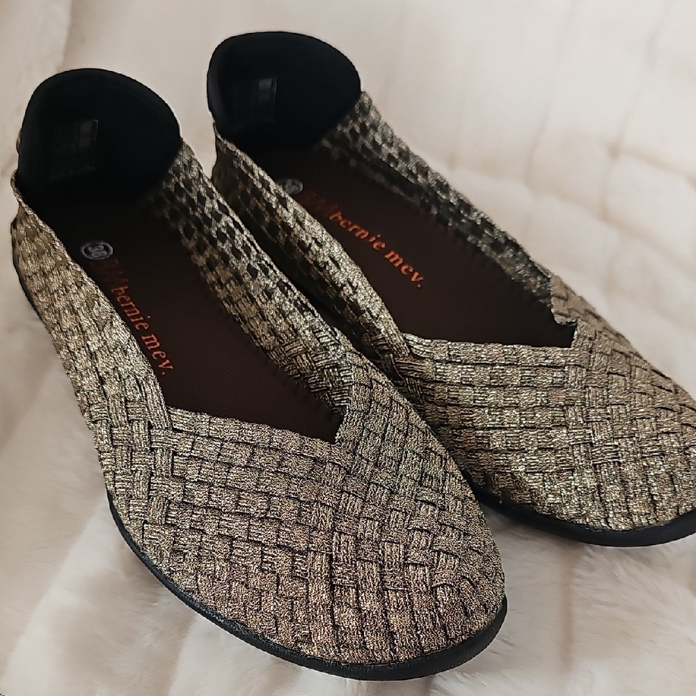 bernie mev. Women's Gold Woven Flats